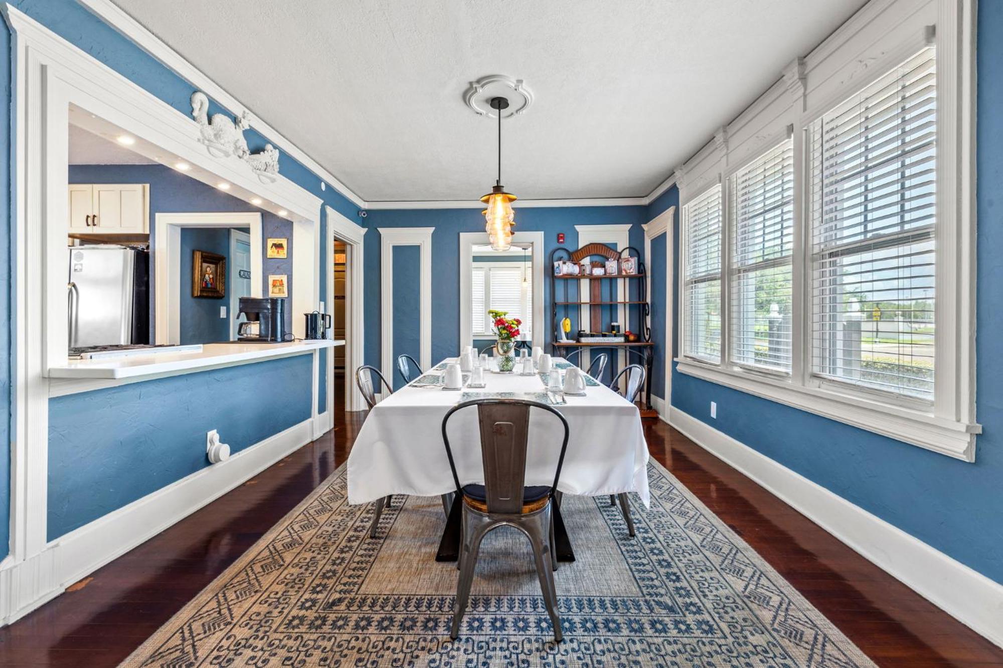 The Kenwood Gables Bed and Breakfast Sint-Petersburg Buitenkant foto