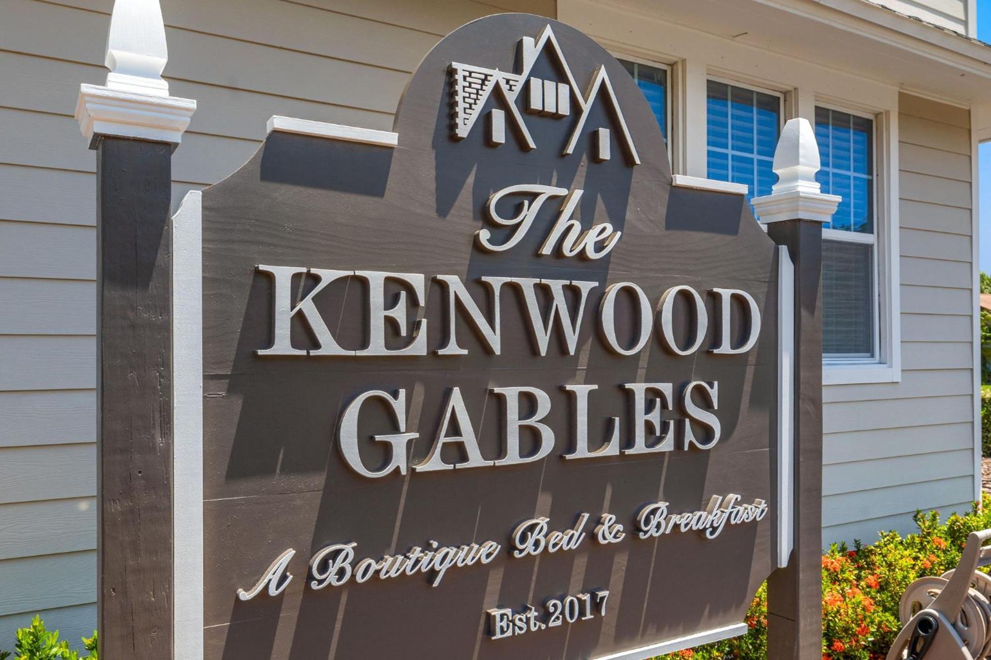 The Kenwood Gables Bed and Breakfast Sint-Petersburg Buitenkant foto