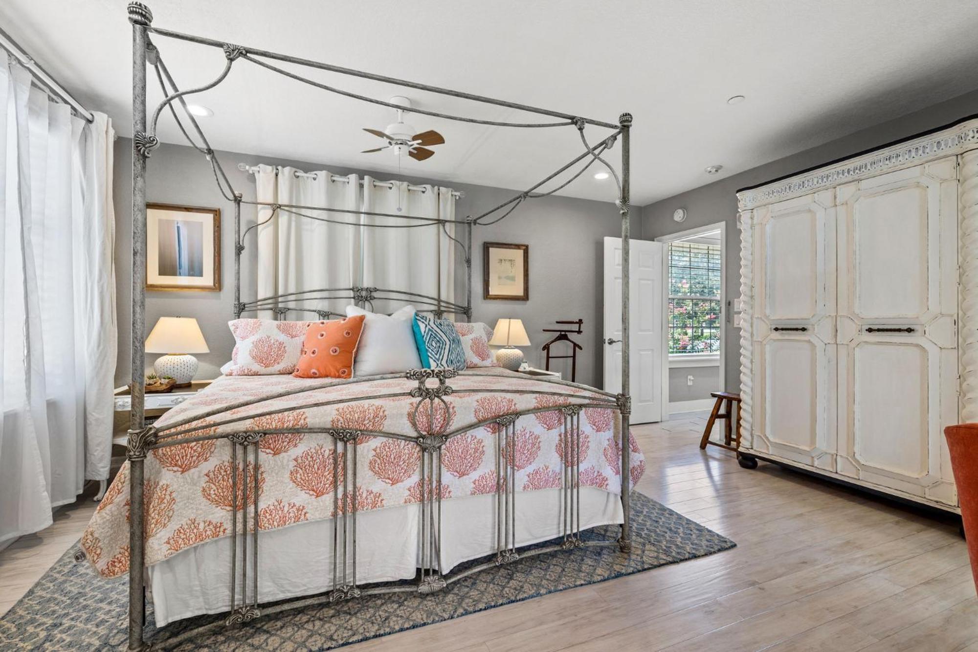 The Kenwood Gables Bed and Breakfast Sint-Petersburg Buitenkant foto