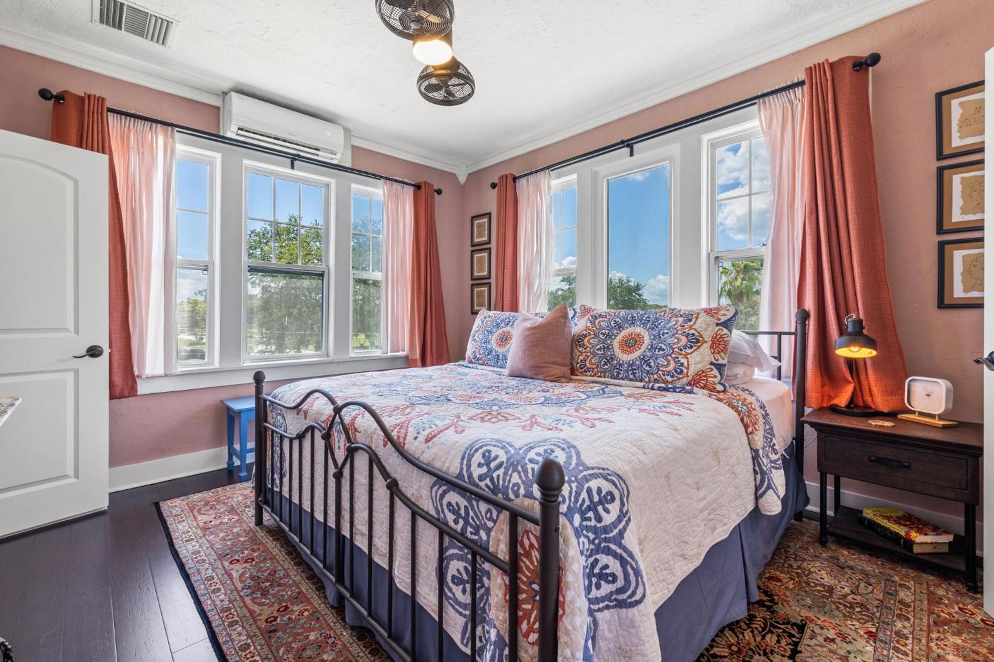 The Kenwood Gables Bed and Breakfast Sint-Petersburg Buitenkant foto