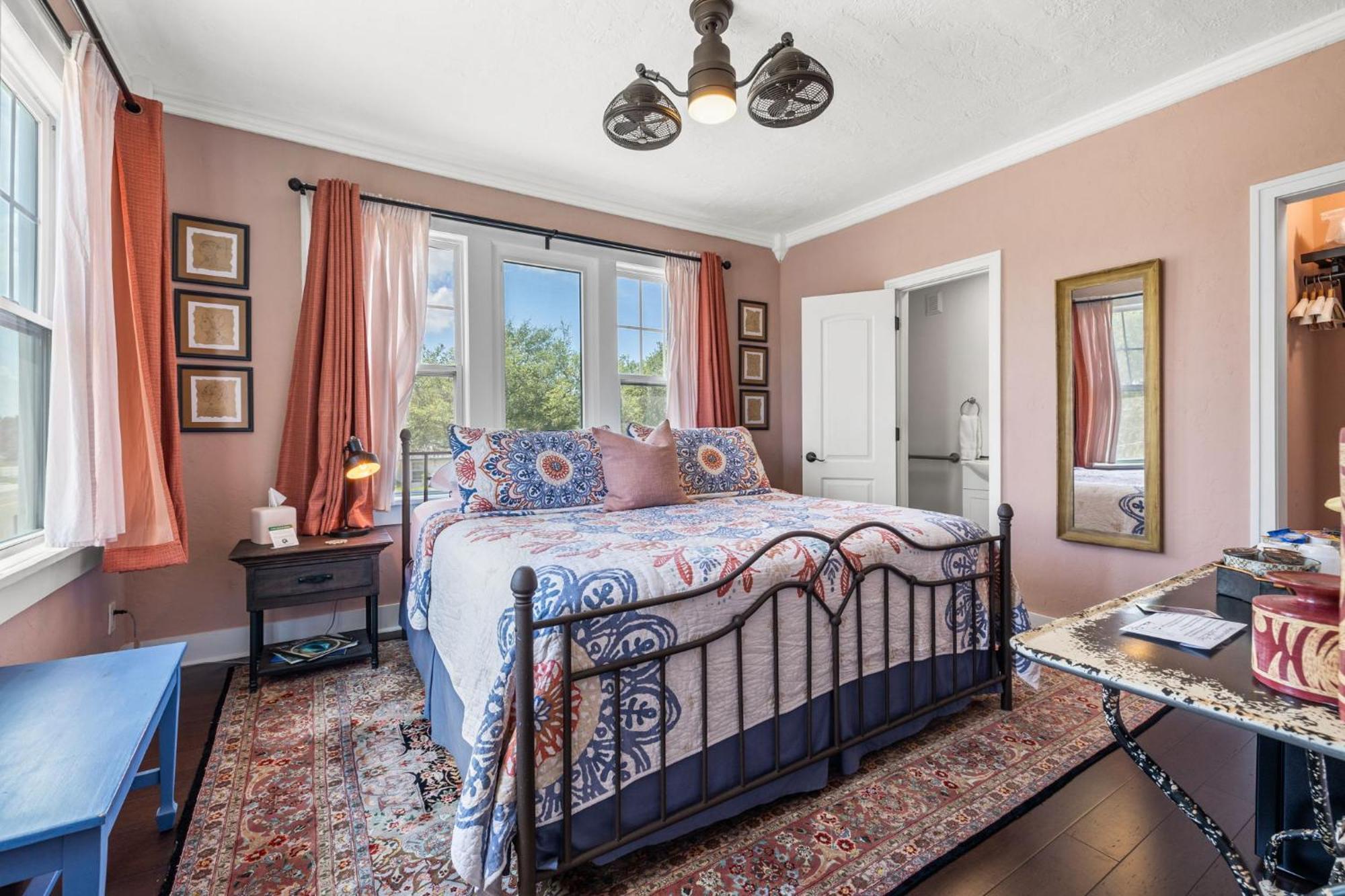 The Kenwood Gables Bed and Breakfast Sint-Petersburg Buitenkant foto
